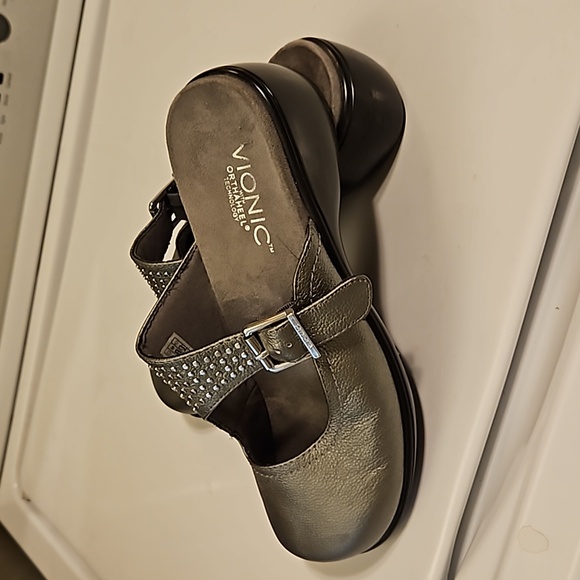 Vionic "Justin" Leather Studded Slip On Clogs Shoes - Picture 3 of 6